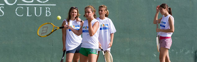 Tennisunterricht im Sommercamp