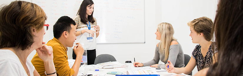 Alumnos en clase de español en Enforex, Málaga