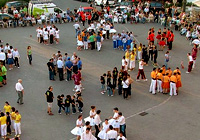 Spanish dancers in the street